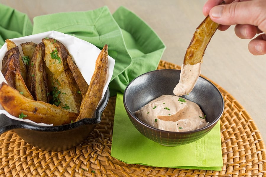 baked potato wedges with cajun-sour cream sauce