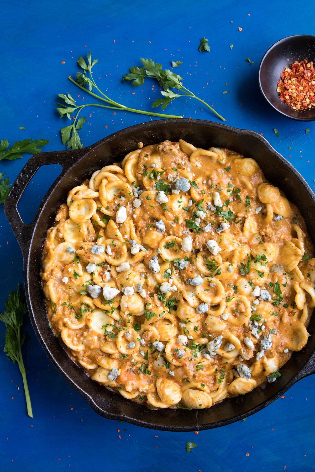 easy creamy buffalo chicken mac and cheese