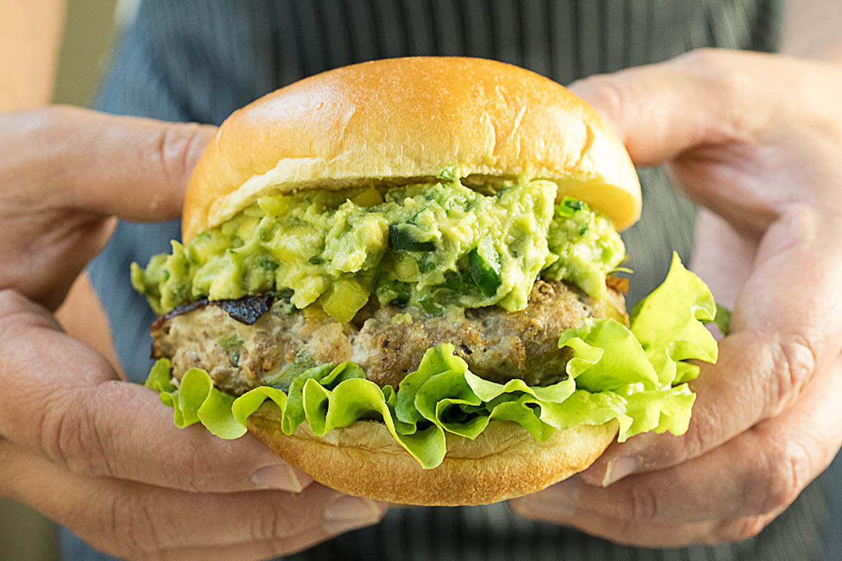 Jerk Turkey Burgers with Jalapeno-Mango Guacamole – Recipe