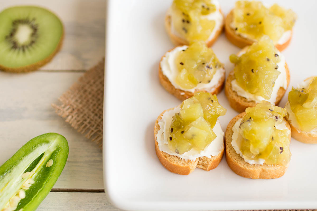 Kiwi-Jalapeno Jam served on small on tiny toast bites