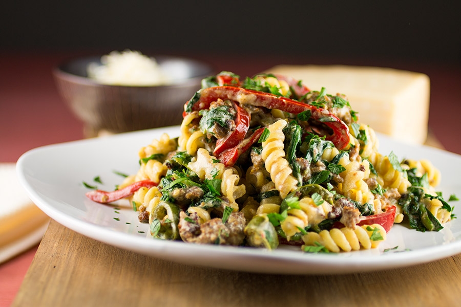 easy spinach and ricotta pasta with peppers