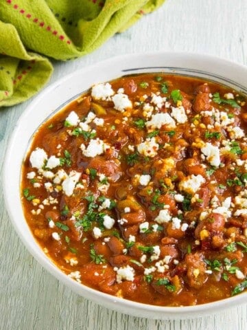 Easy Crockpot Chili Recipe - Chili Pepper Madness