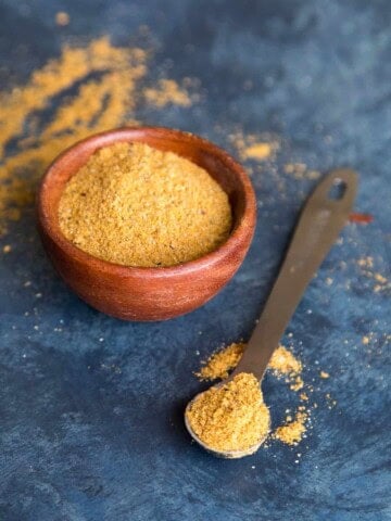 Vindaloo curry powder in a bowl and on a measuring spoon.