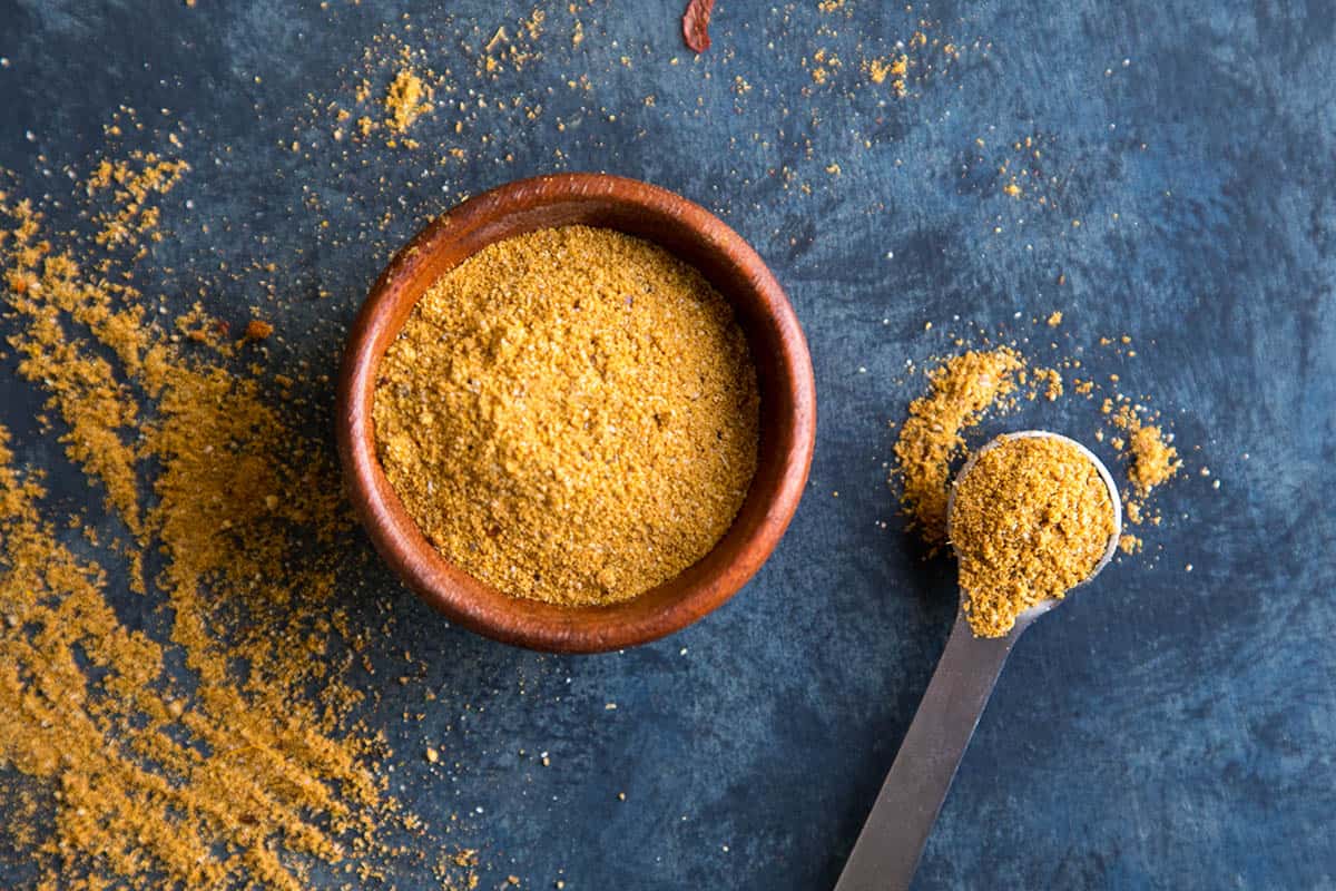 Vindaloo curry powder in a bowl and on a measuring spoon.