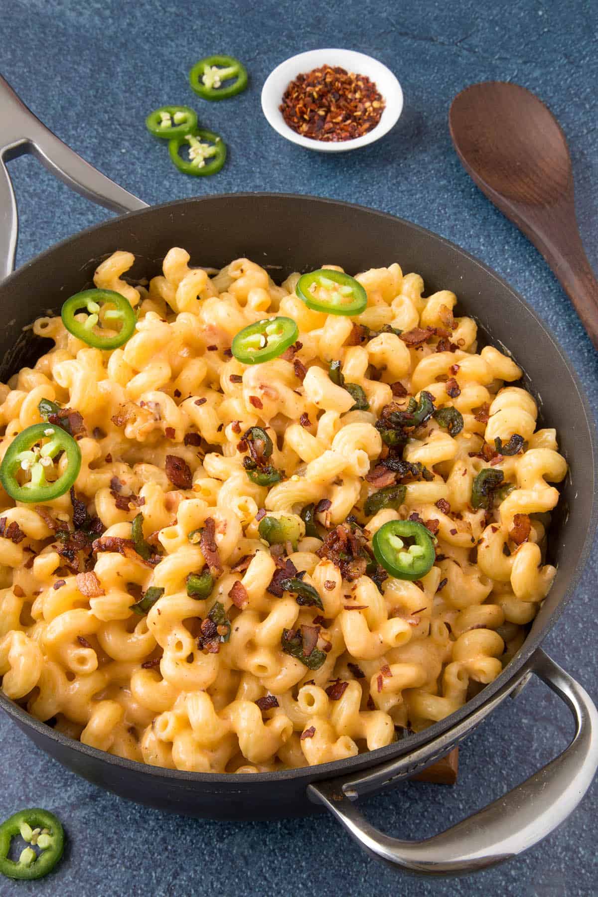 Creamy Jalapeno Popper Mac and Cheese in a pan, ready to serve