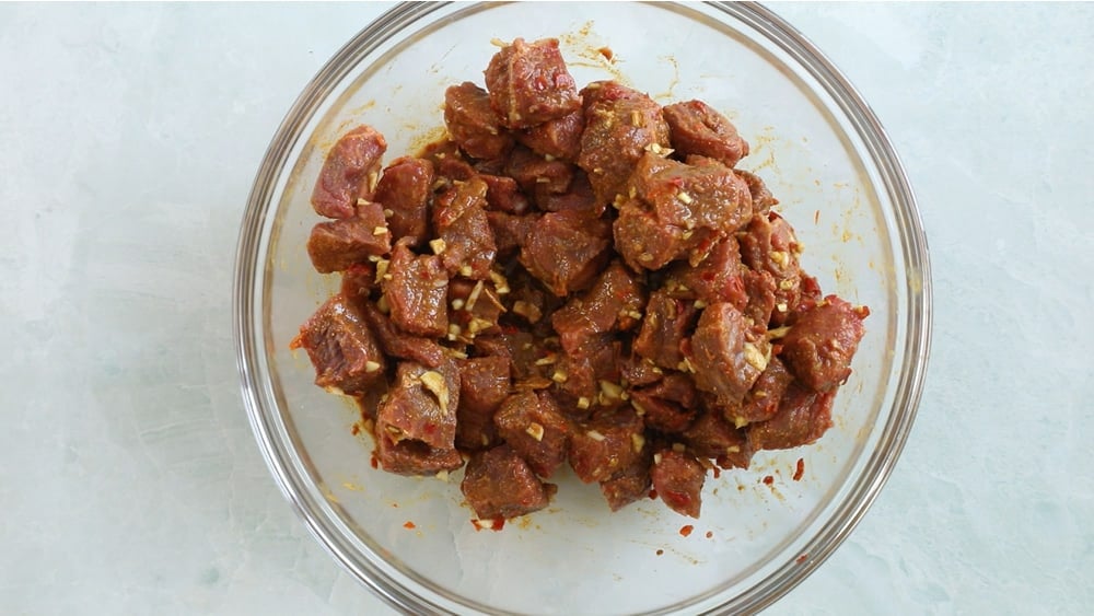 Marinating the cubed beef in our Vindaloo marinade