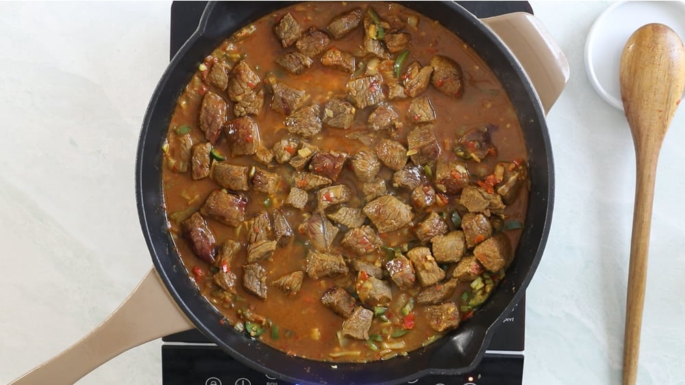 Simmering the Beef Vindaloo in a pan