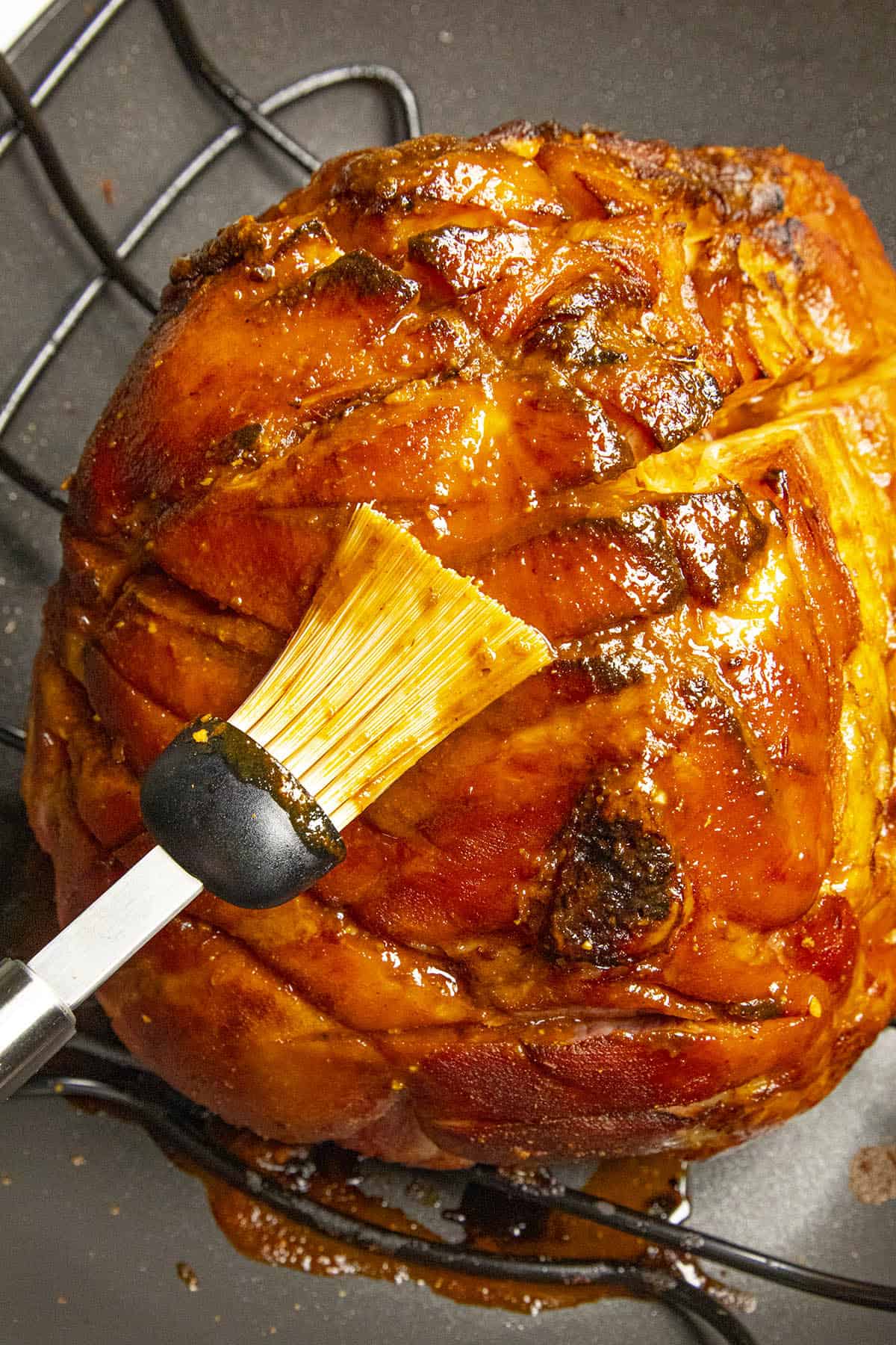 Glazing the baked ham