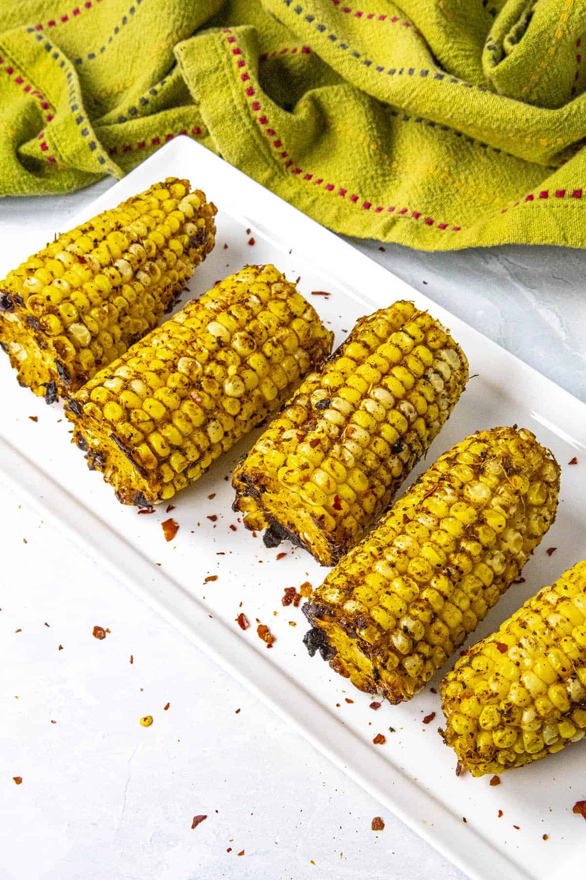 Grilled corn on the cob, ready to serve
