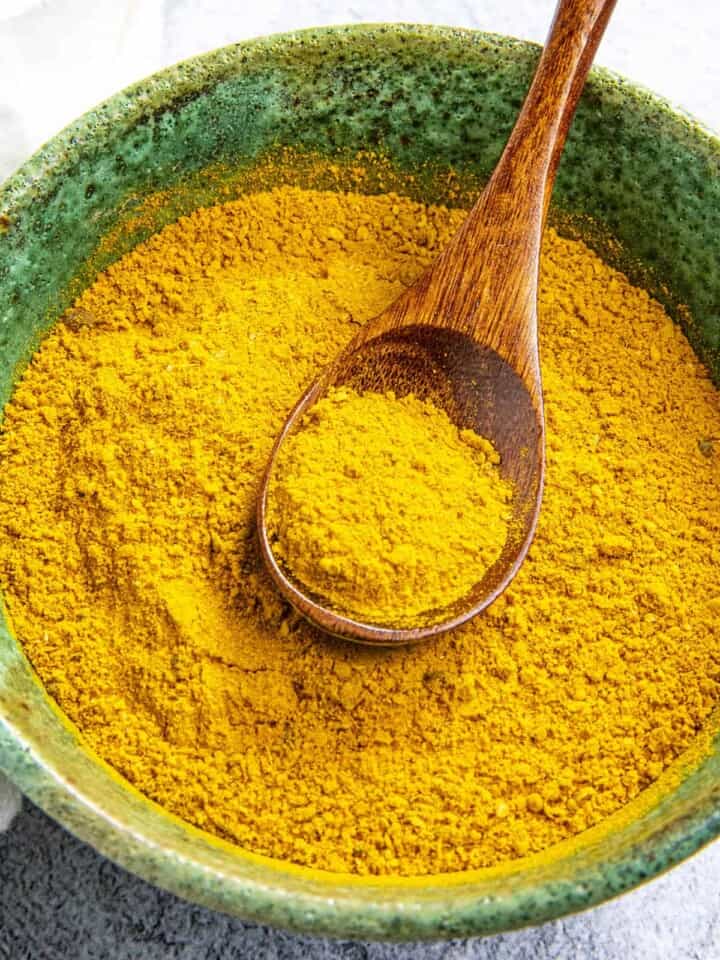 Jamaican Curry Powder in a green bowl.