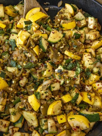 Calabacitas in a pan, ready to serve - the non-cheesy version