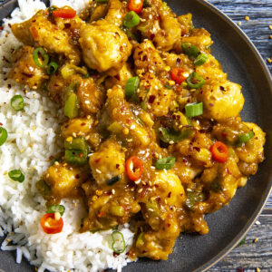 General Tsos Chicken served on a big skillet.