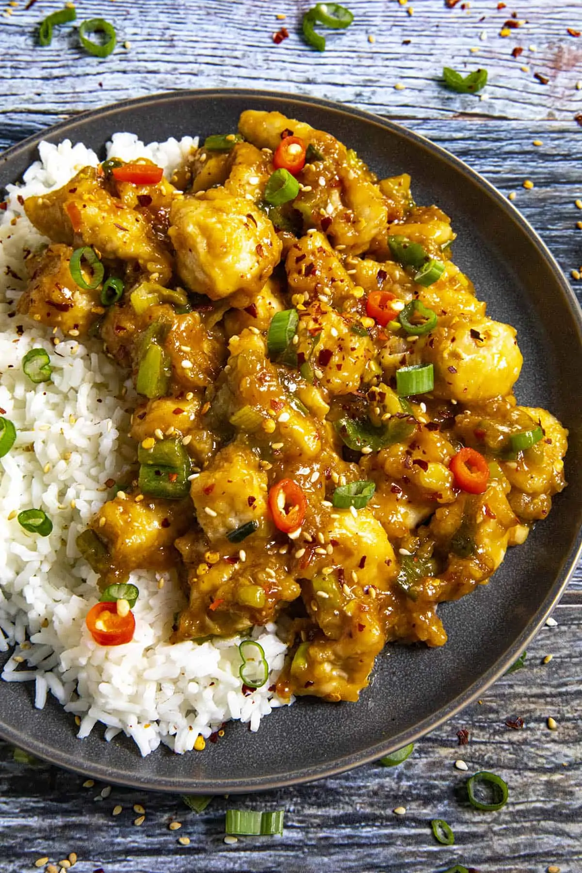 General Tsos Chicken served on a big skillet.