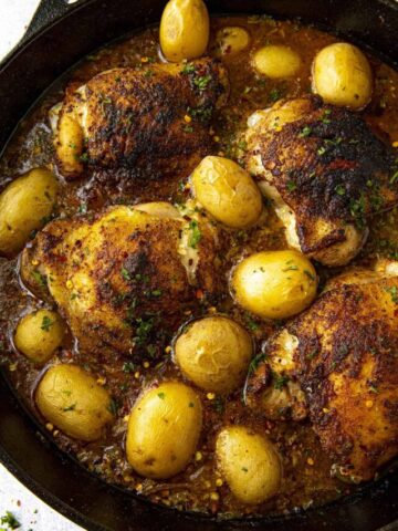 Cajun Baked Chicken Thighs served.