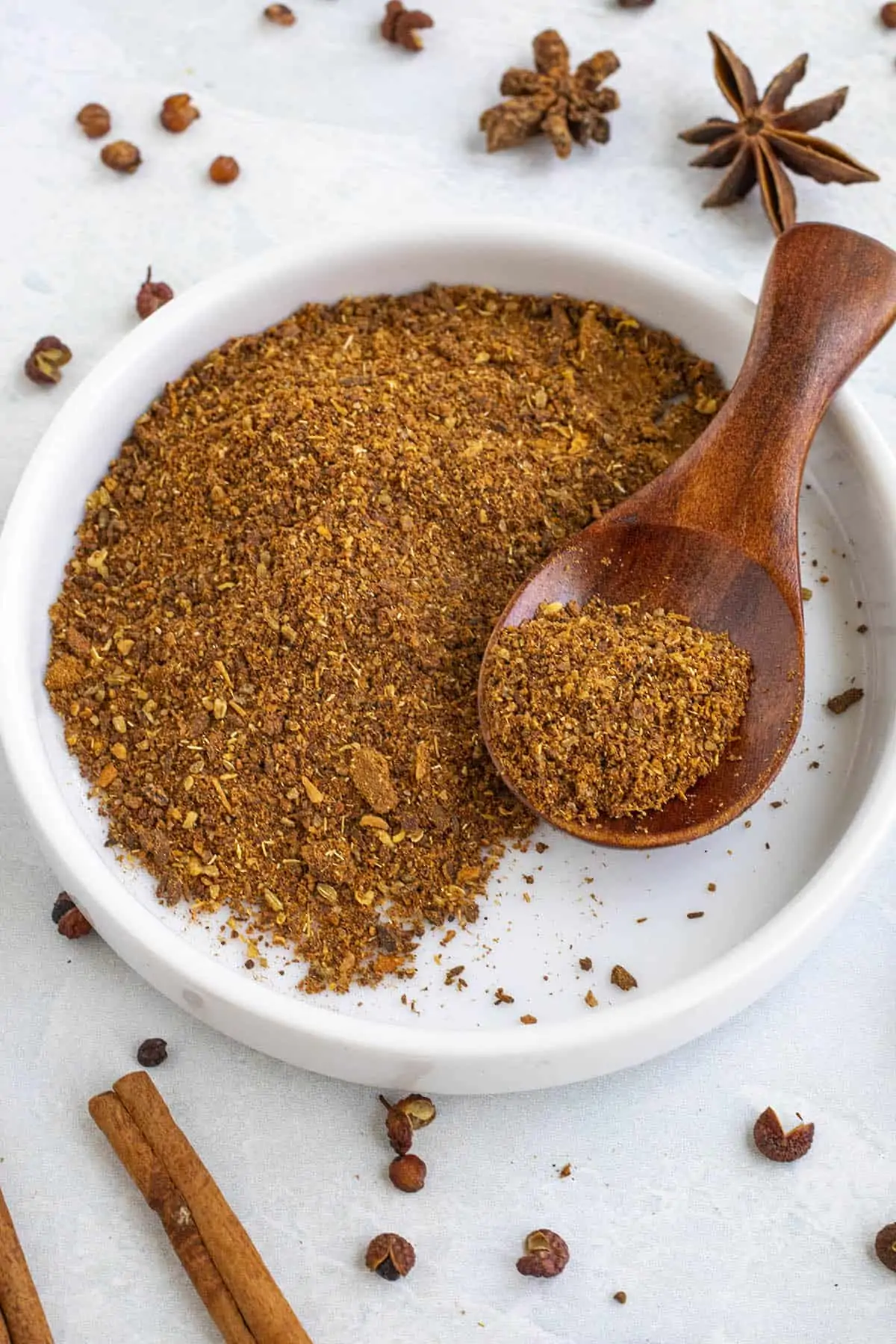 Chinese 5 Spice served in a white bowl