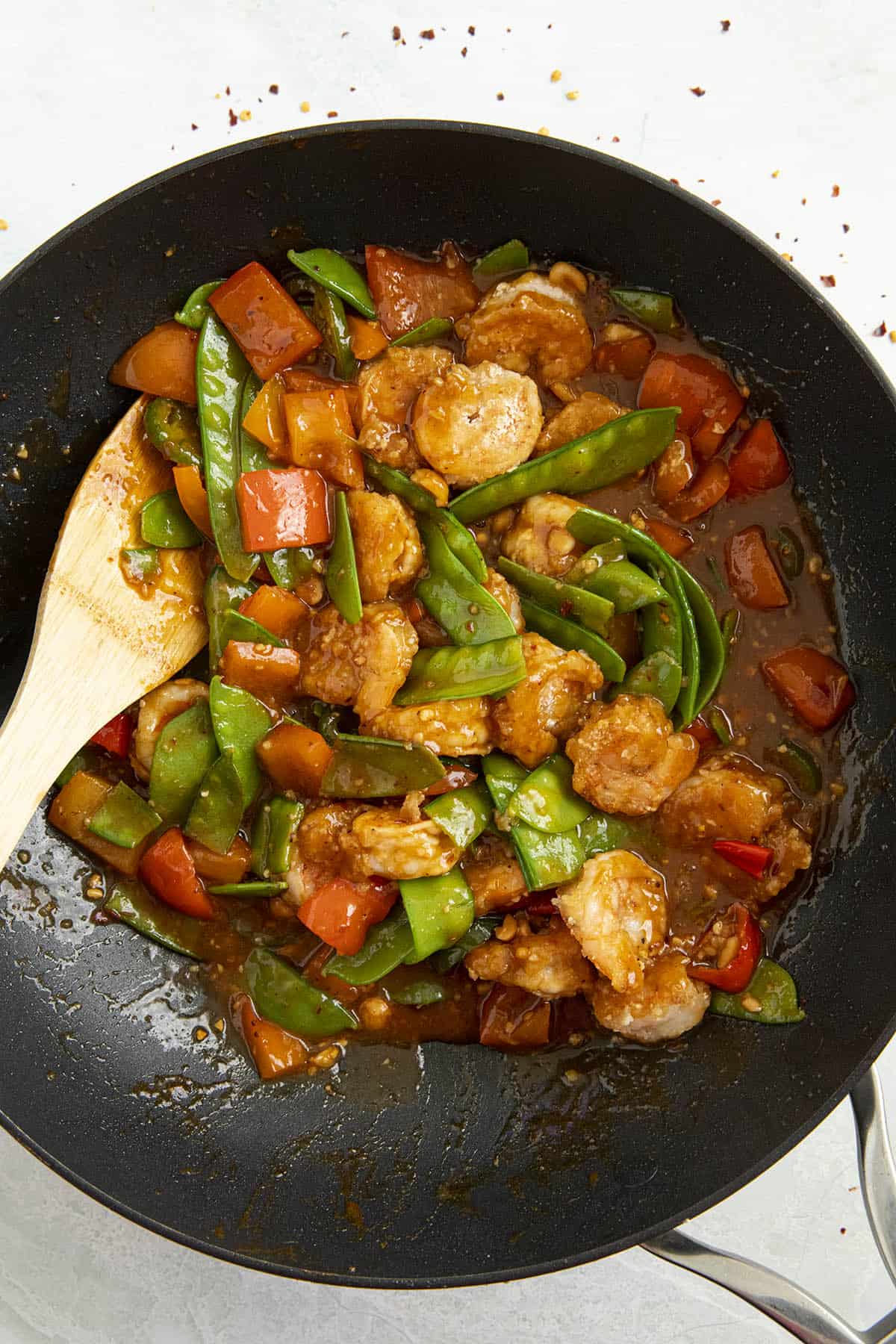 Szechuan Shrimp in a pan with lots of shrimp and vegetables, ready to serve