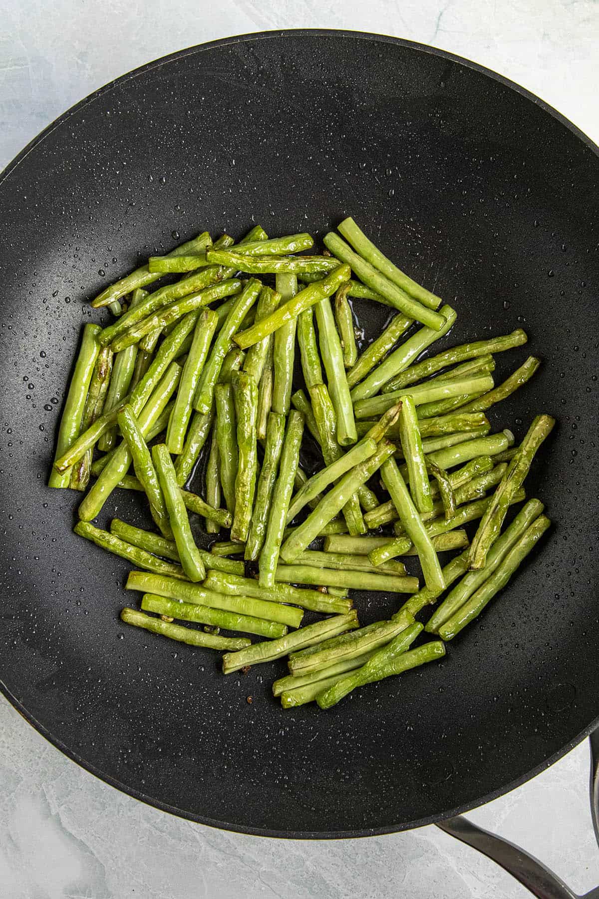 Cooking the long beans in a hot pan