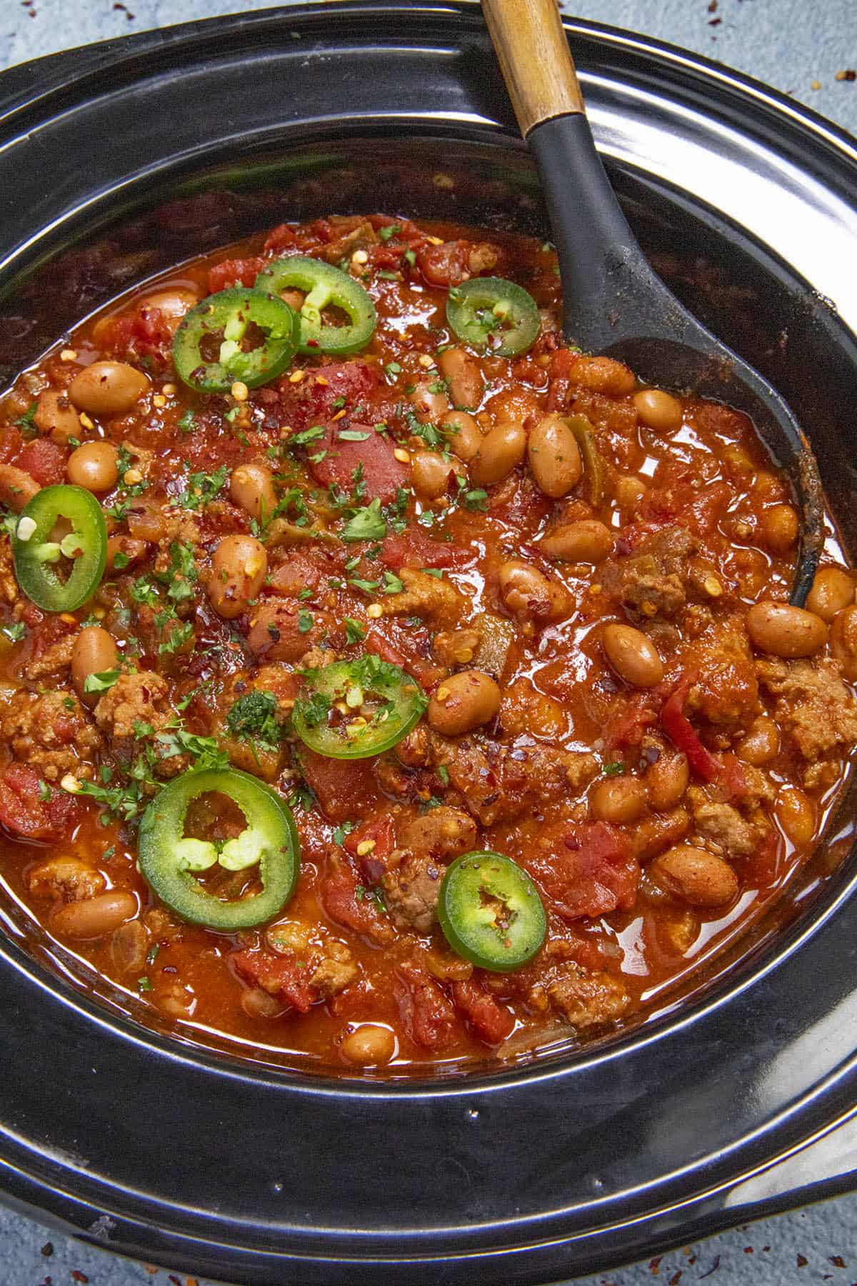 Easy Crockpot Chili Recipe - Chili Pepper Madness