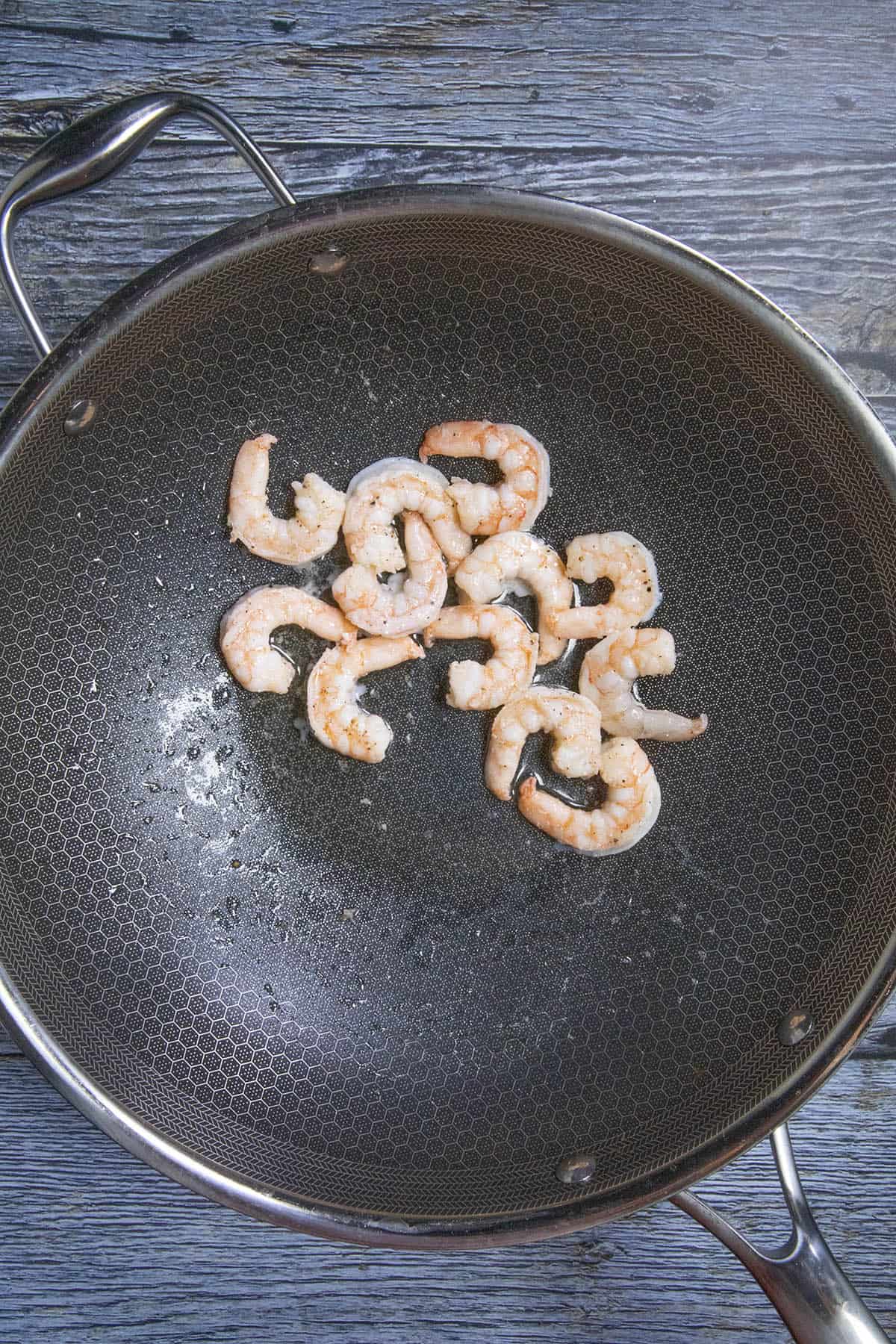 Cooking shrimp to make Pad Thai