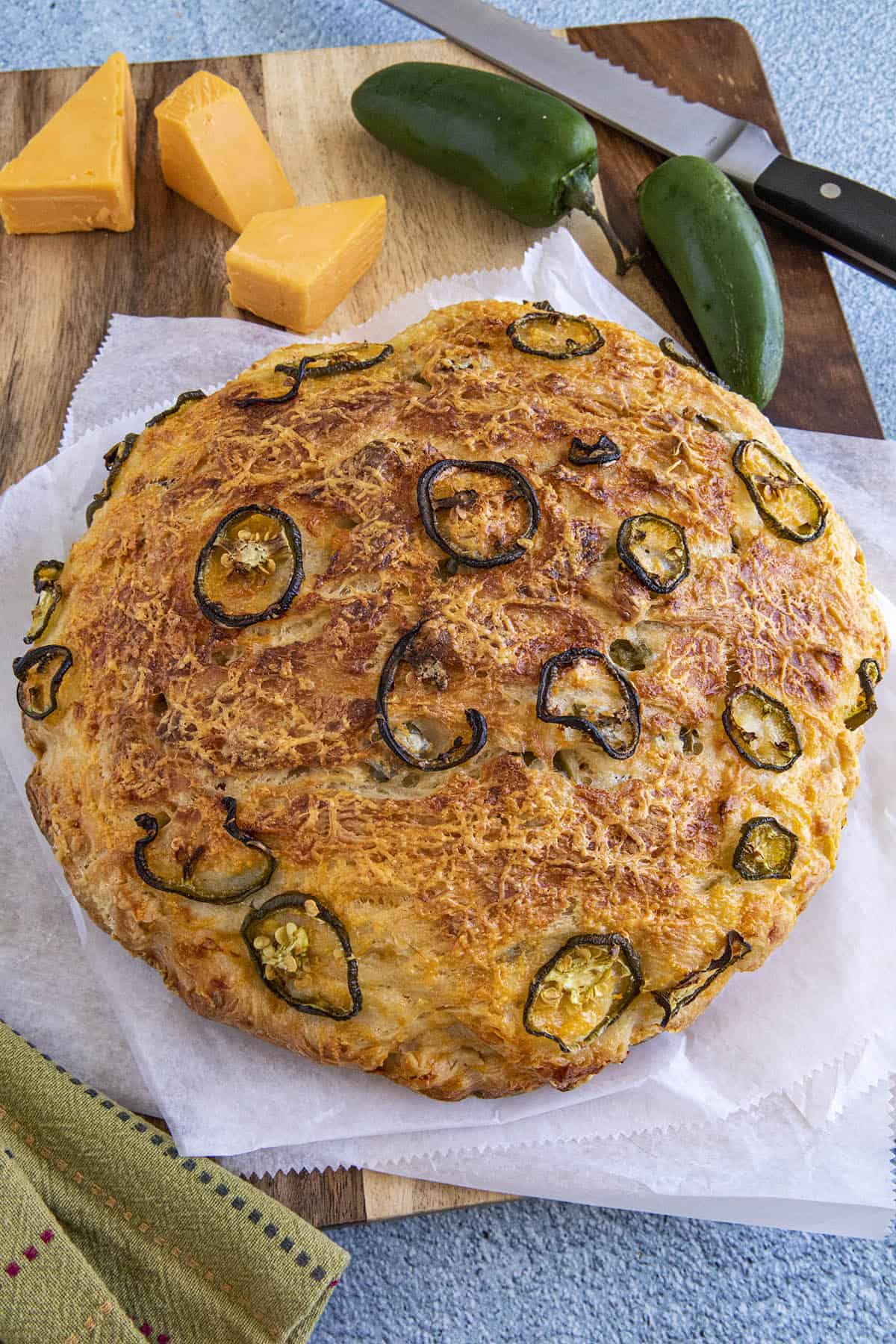 Jalapeno Cheddar Dutch oven bread ready to serve