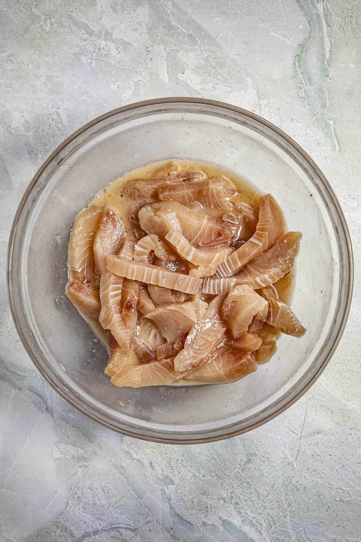 Marinating fish to make Shuizhu Yu