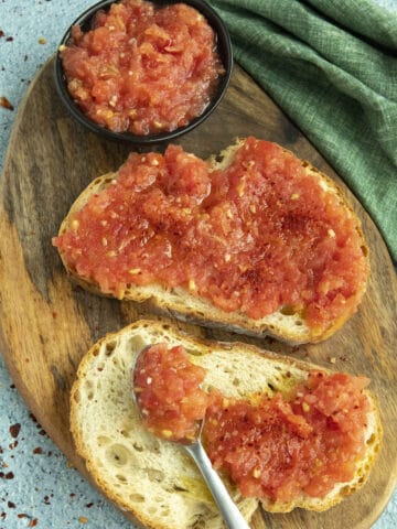 Pan con Tomate Recipe (Spanish Tomato Bread)