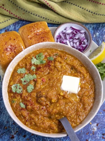 Pav Bhaji Recipe (Indian Spicy Vegetable Curry)