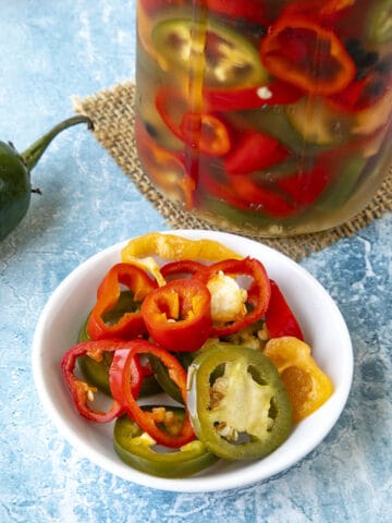 How to Pickle Chili Peppers - a Recipe Guide