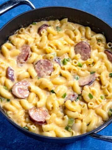 Cajun Mac and Cheese in a hot pan