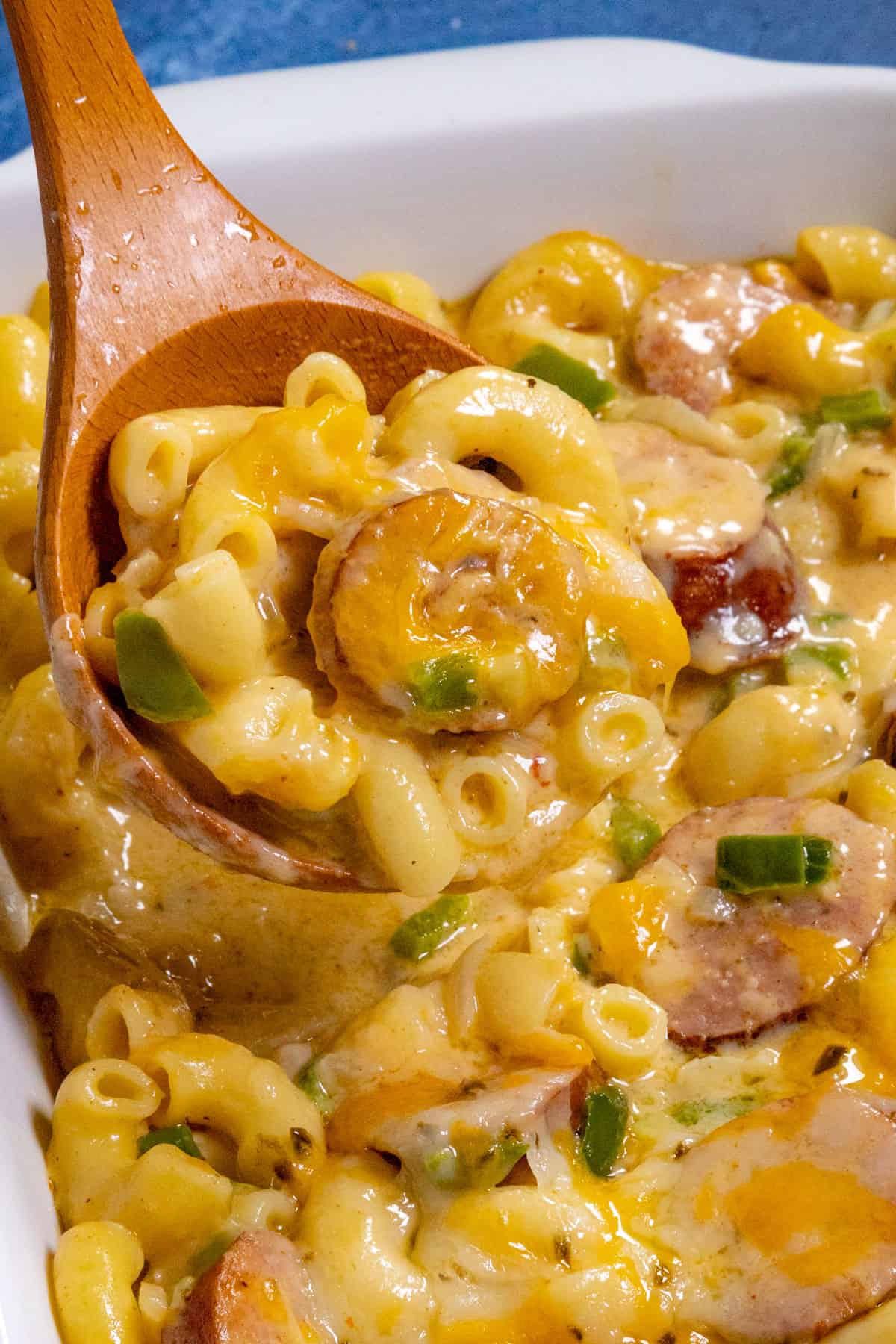 A scoop of Creamy Cajun Mac and Cheese on a spoon