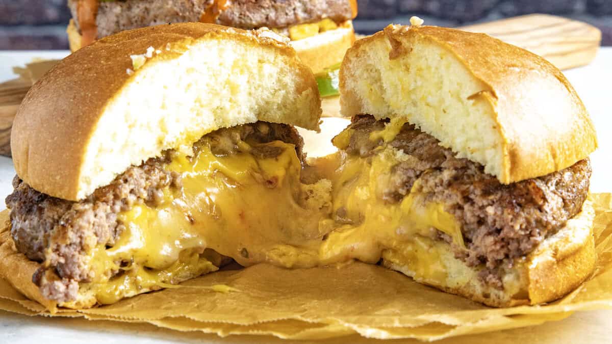 Juicy Lucy Recipe (Gooey Cheese Stuffed Burgers) - Chili Pepper Madness