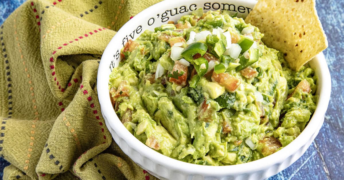 Classic Guacamole Recipe (Restaurant Style) - Chili Pepper Madness