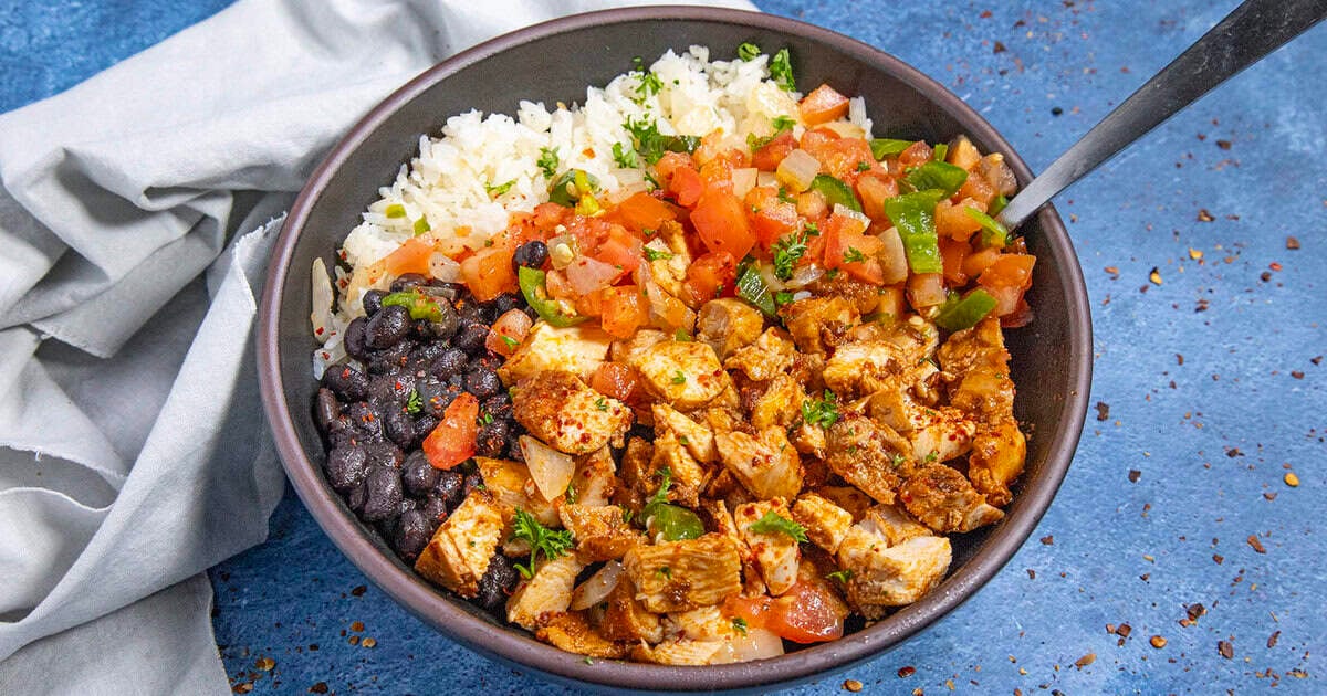Chipotle Chicken Recipe (Smoky, Spicy & Perfect for Burrito Bowls)