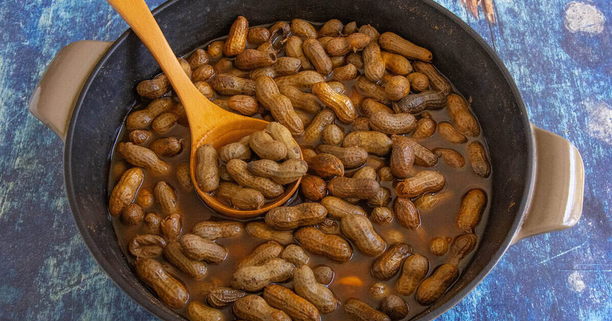Boiled Peanuts Recipe (Cajun Style) - Chili Pepper Madness